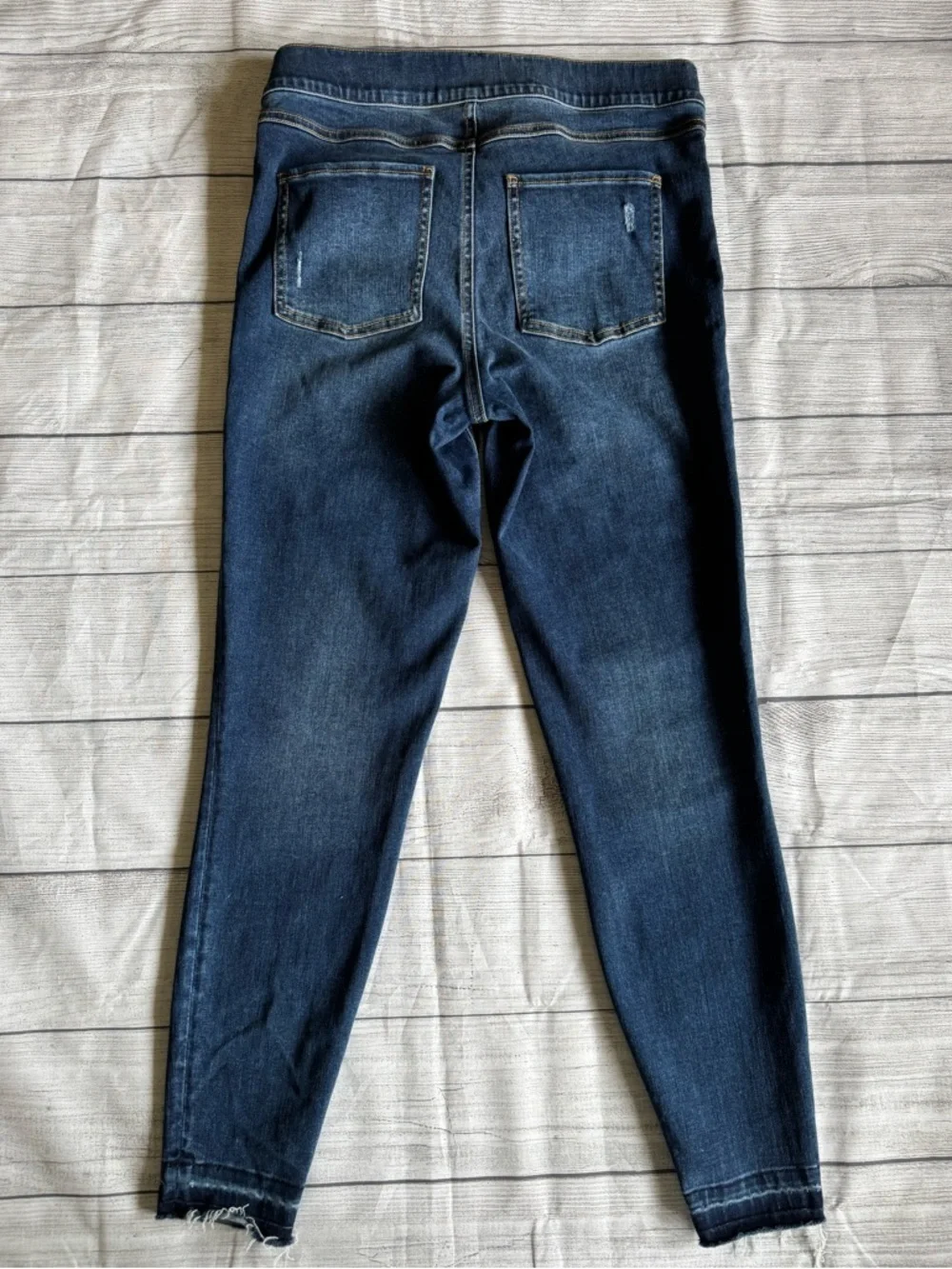 SPANX Distressed Skinny Jeans Dark Wash Raw Hem Pull-On Jeggings Size M - Picture 12 of 12